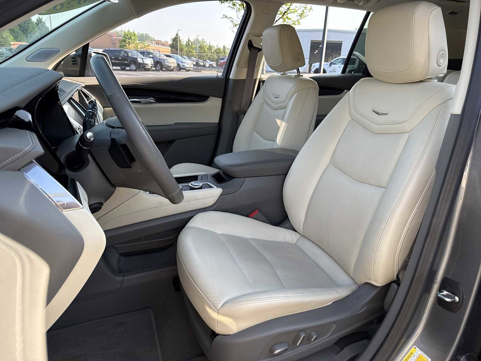 Used 2020 Cadillac XT6 Premium Luxury FWD image 16