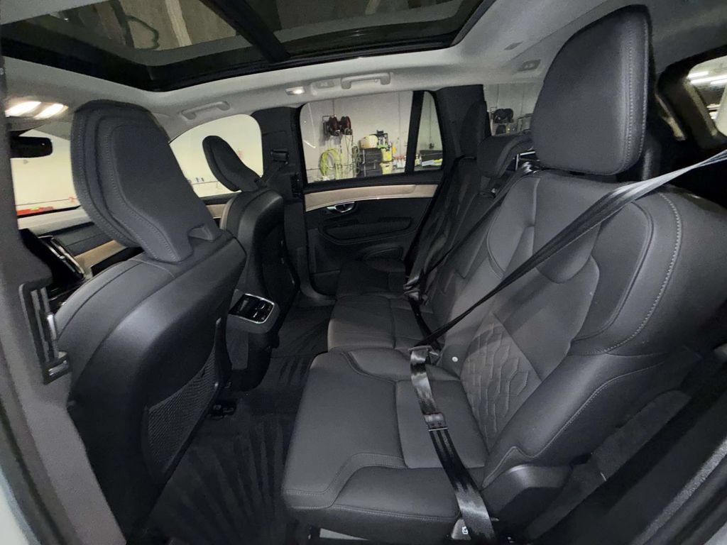 Used 2025 Volvo XC90 B6 Plus AWD/4WD image 19