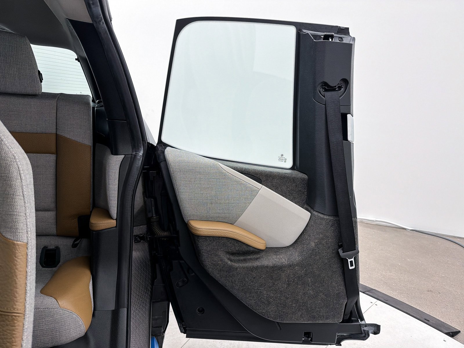 Used 2015 BMW i3 w/ Range Extender image 21