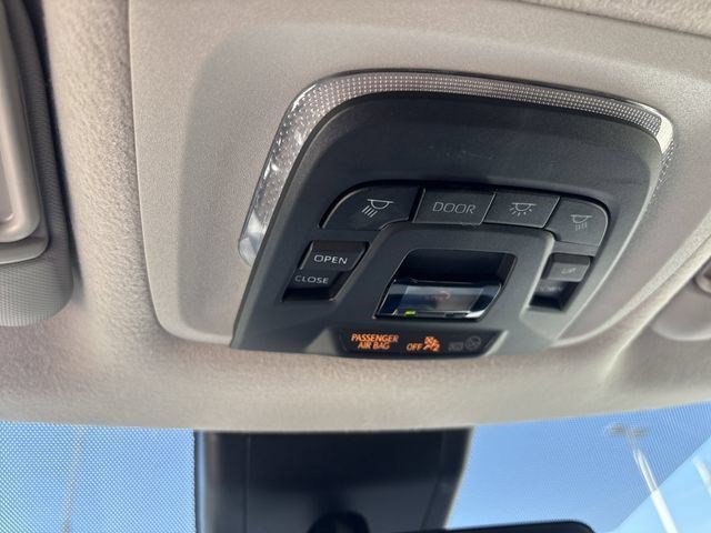 Used 2022 Toyota Corolla Cross XLE w/ Convenience Package FWD image 18