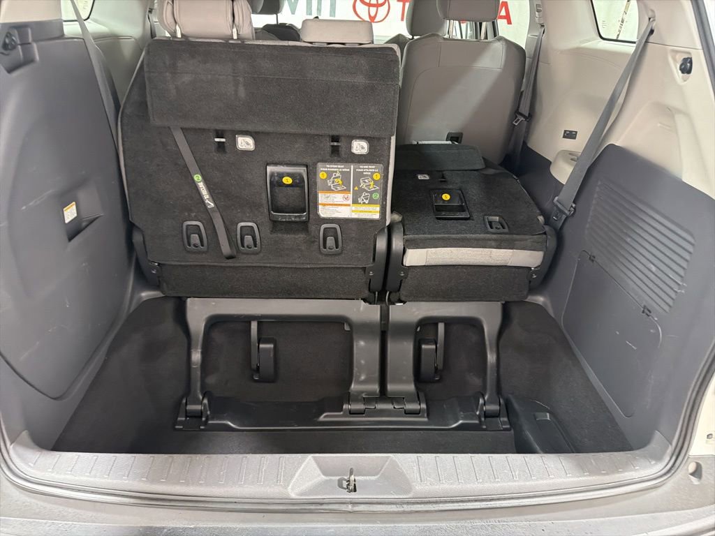Used 2021 Toyota Sienna LE AWD/4WD image 17
