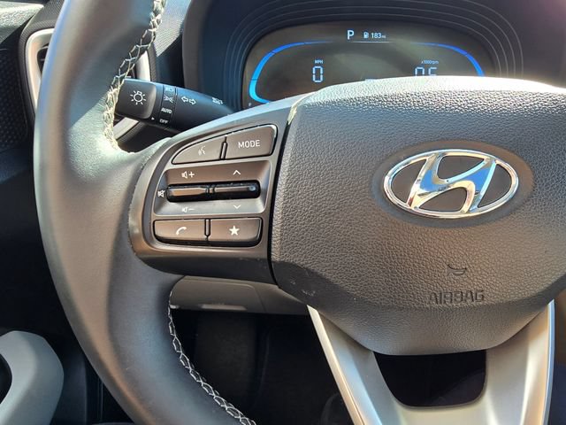 Used 2025 Hyundai Venue SEL FWD image 14
