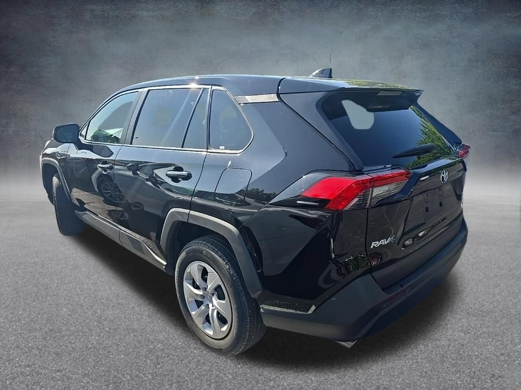 Used 2025 Toyota RAV4 LE AWD/4WD image 4