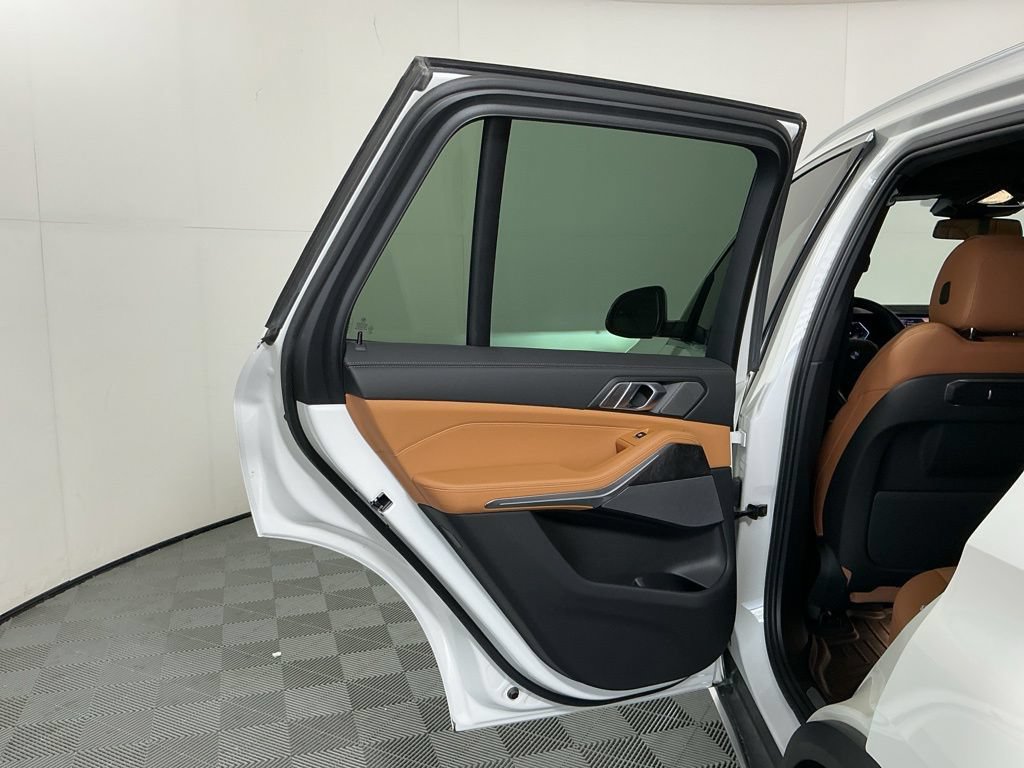 Certified 2024 BMW X5 xDrive40i w/ Premium Package AWD/4WD image 24