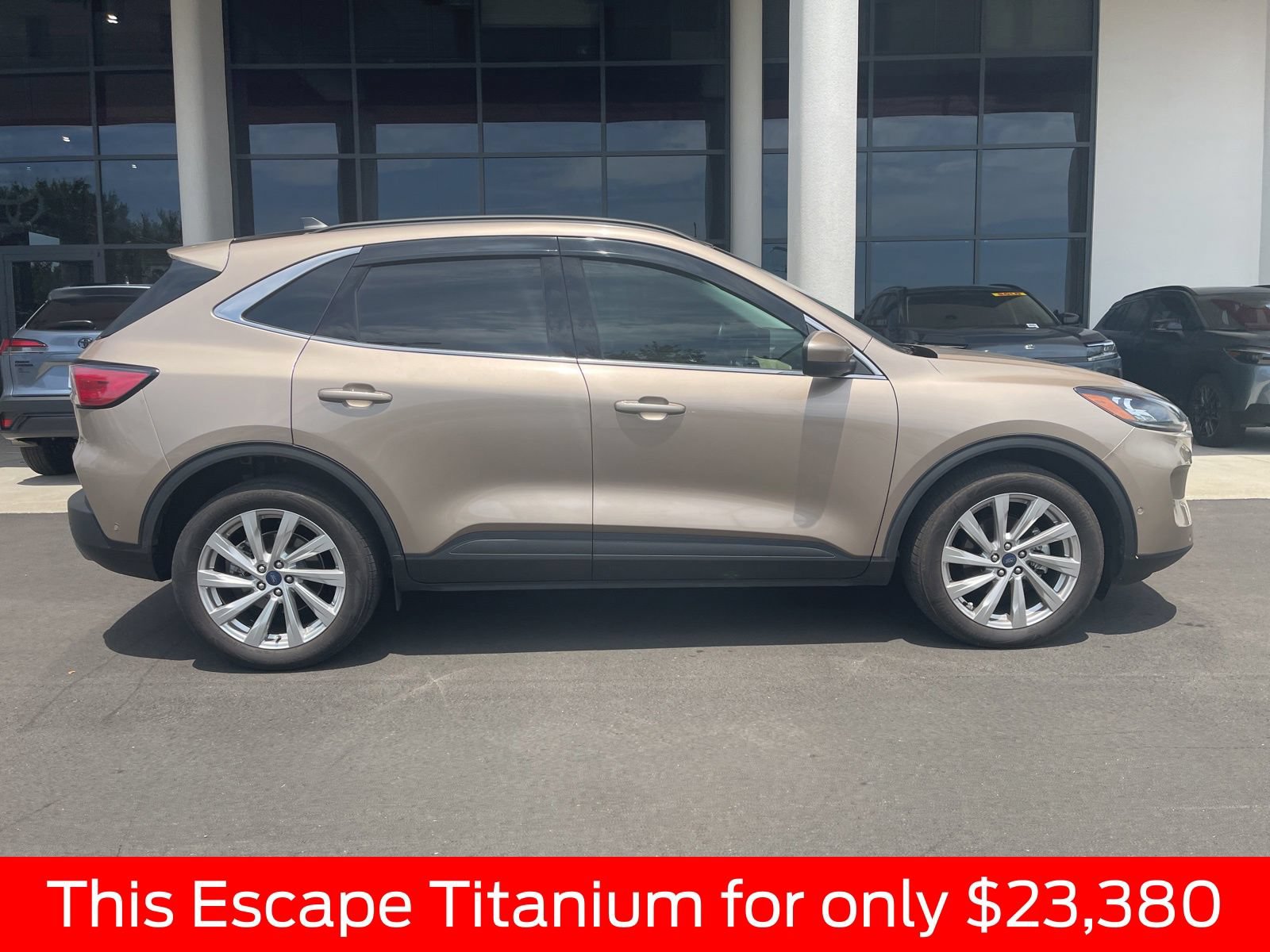 Used 2021 Ford Escape Titanium w/ Titanium Elite Package AWD/4WD image 17