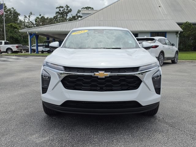 Used 2025 Chevrolet Trax LS w/ LS Convenience Package FWD image 9