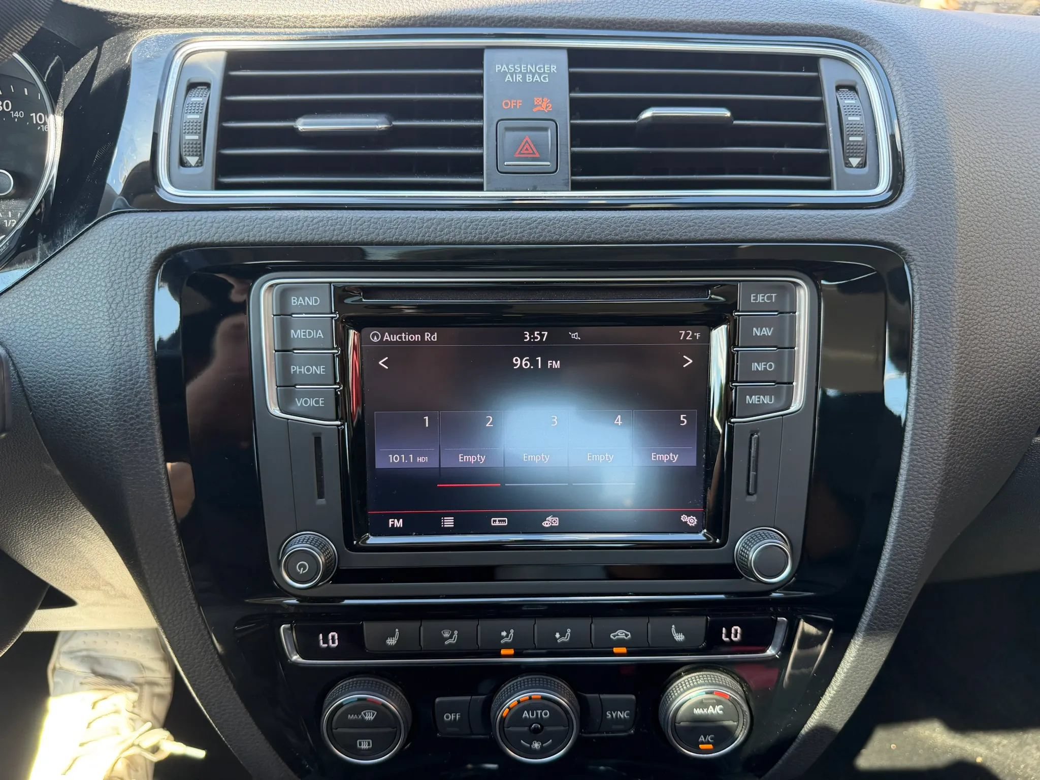 Used 2017 Volkswagen Jetta SEL FWD image 23