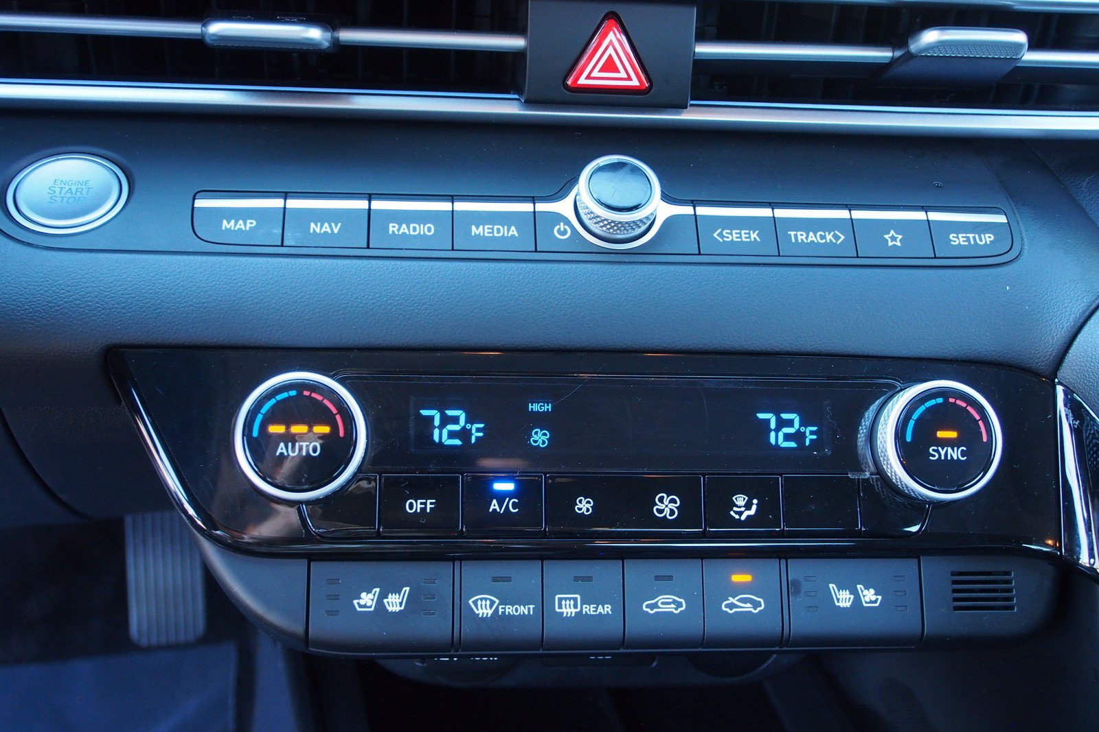 Used 2024 Hyundai Elantra Limited FWD image 28