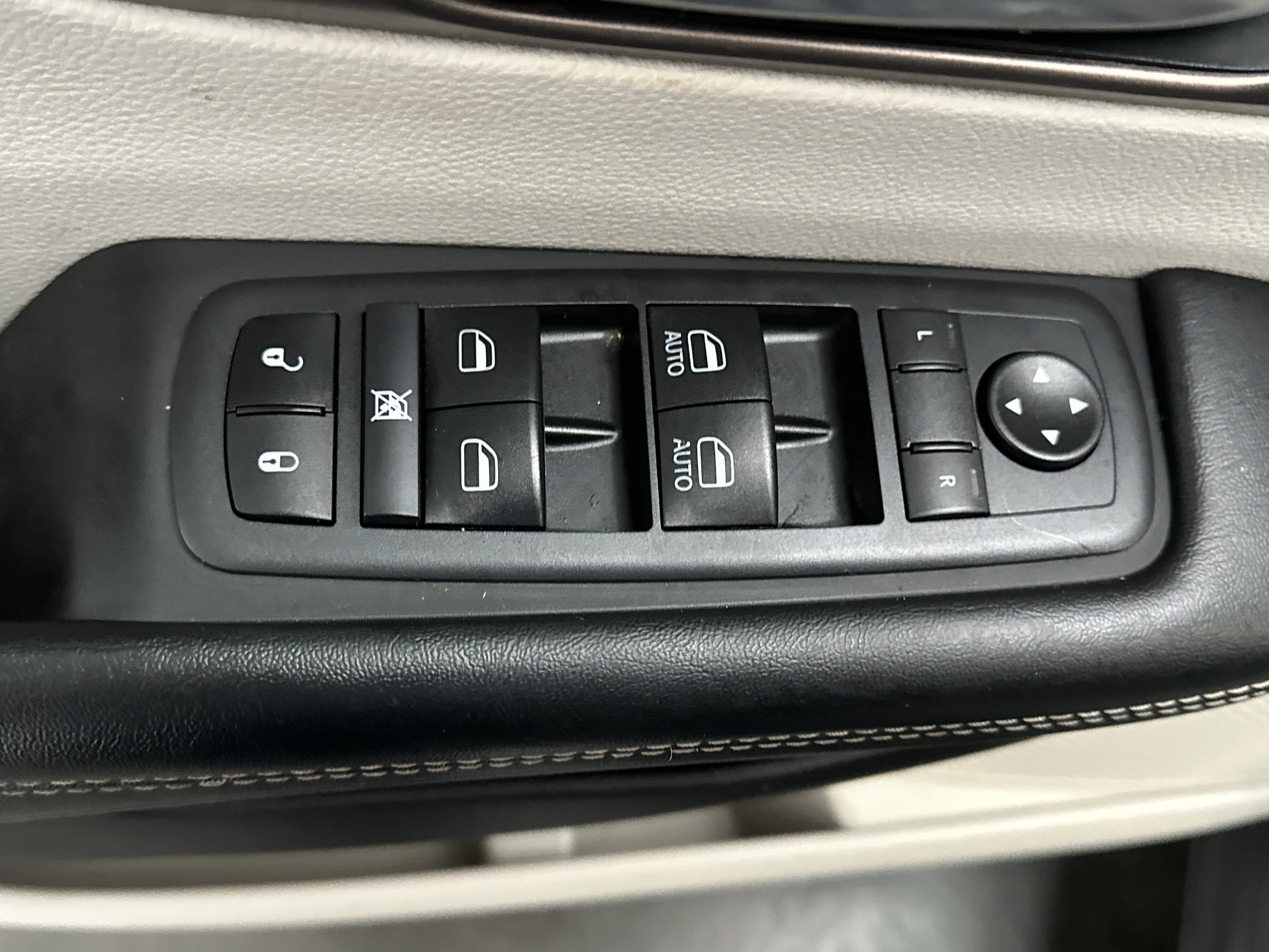 Used 2021 Chrysler Voyager LX FWD image 19