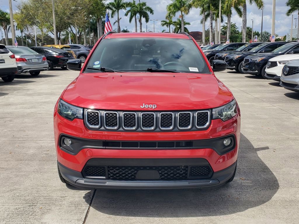 Used 2023 Jeep Compass Latitude image 2