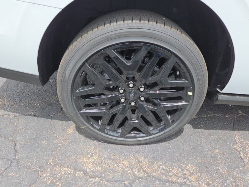 New 2026 Ford Expedition Platinum w/ Stealth Performance Package AWD/4WD image 9
