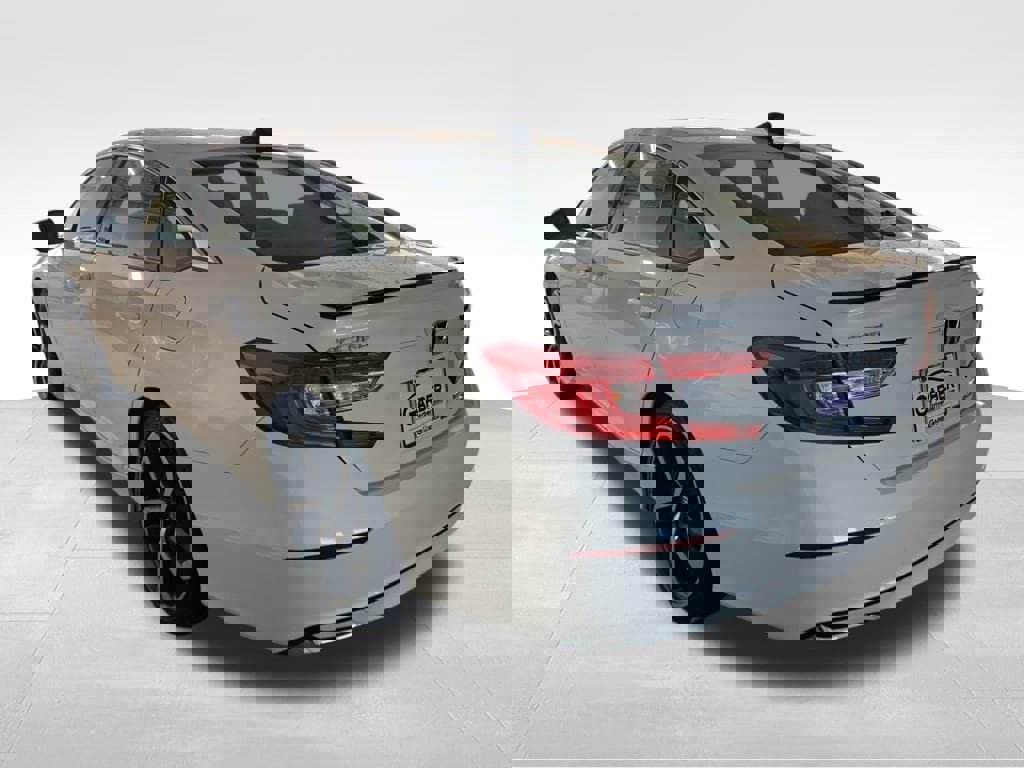 Used 2022 Honda Accord Sport image 3