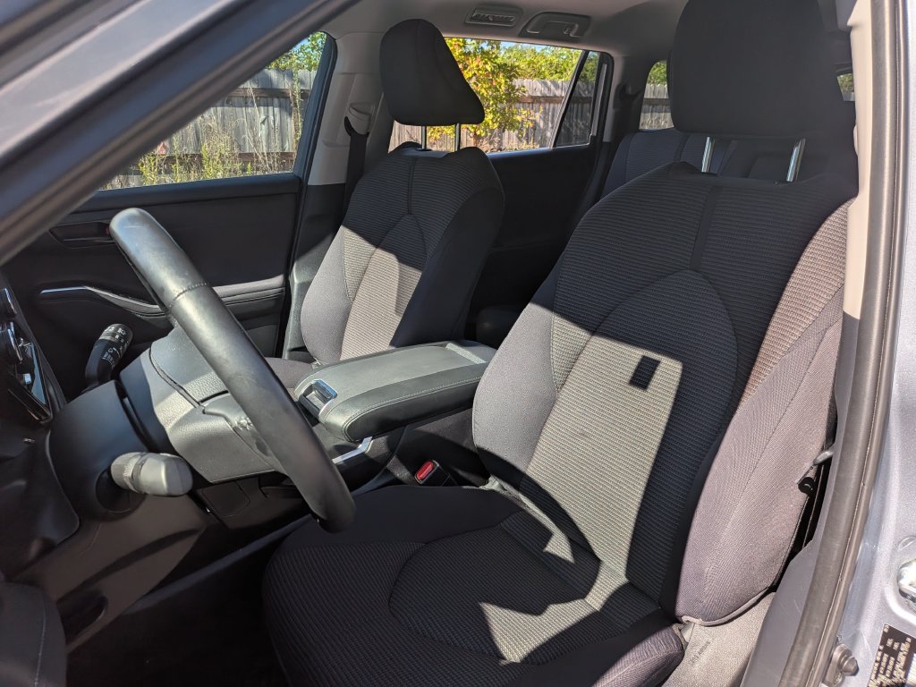 Used 2024 Toyota Highlander LE AWD/4WD image 12
