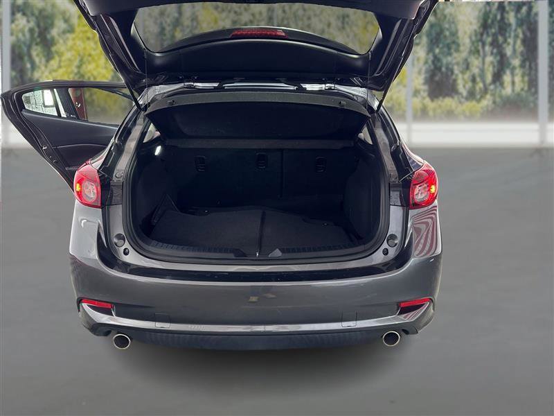 Used 2018 MAZDA MAZDA3 Touring image 12