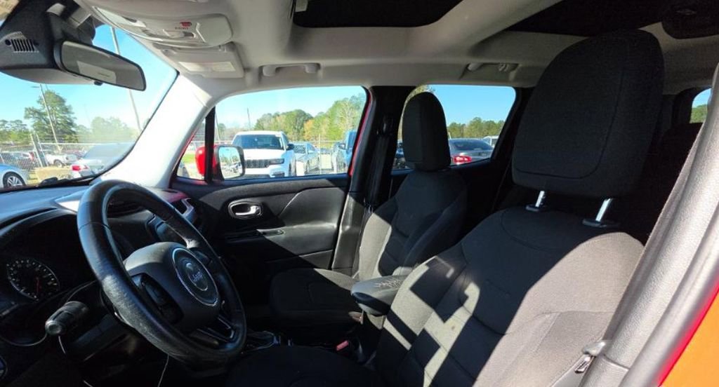 Used 2017 Jeep Renegade Altitude image 5