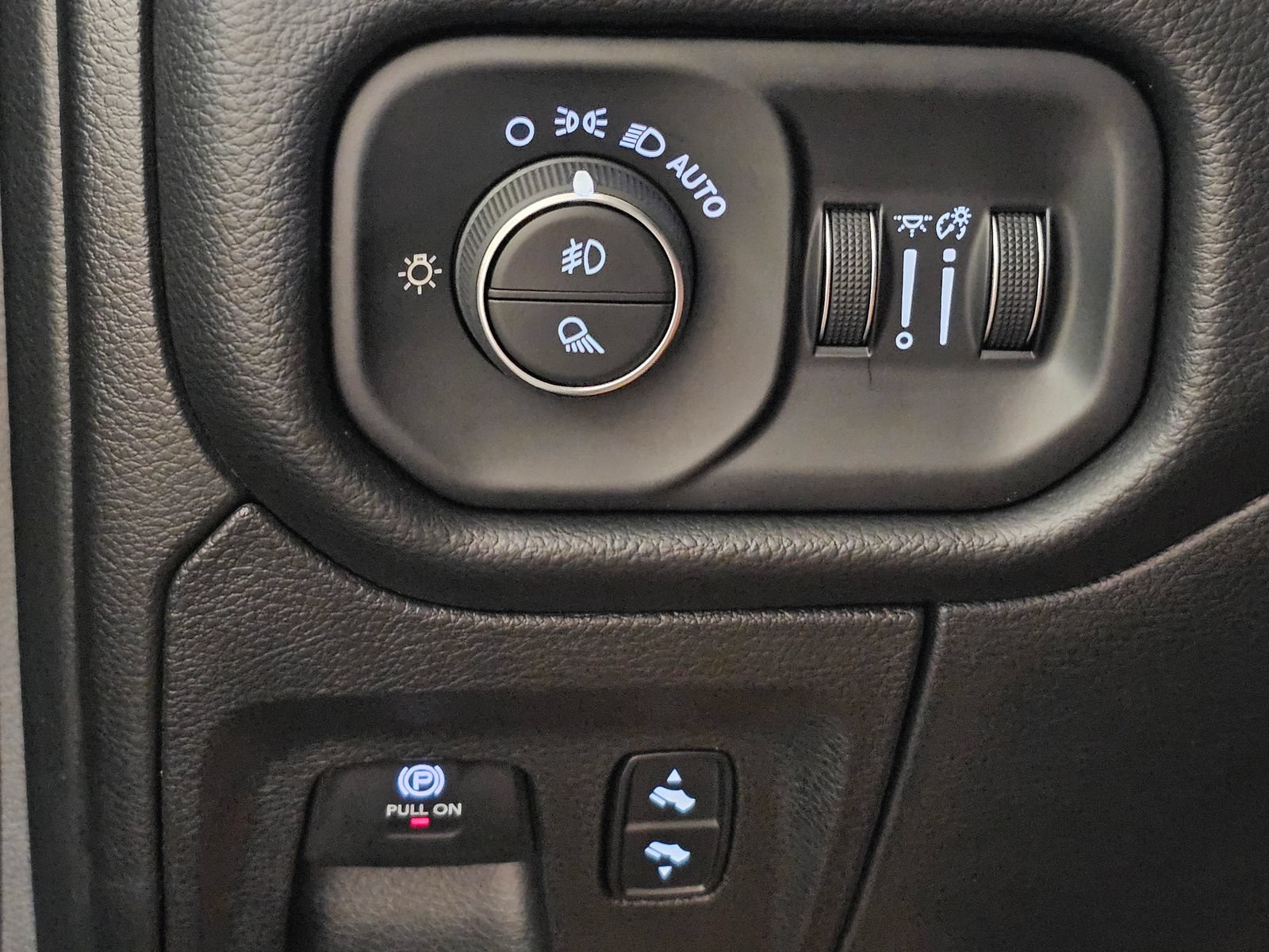 New 2026 RAM 1500 Big Horn AWD/4WD image 15