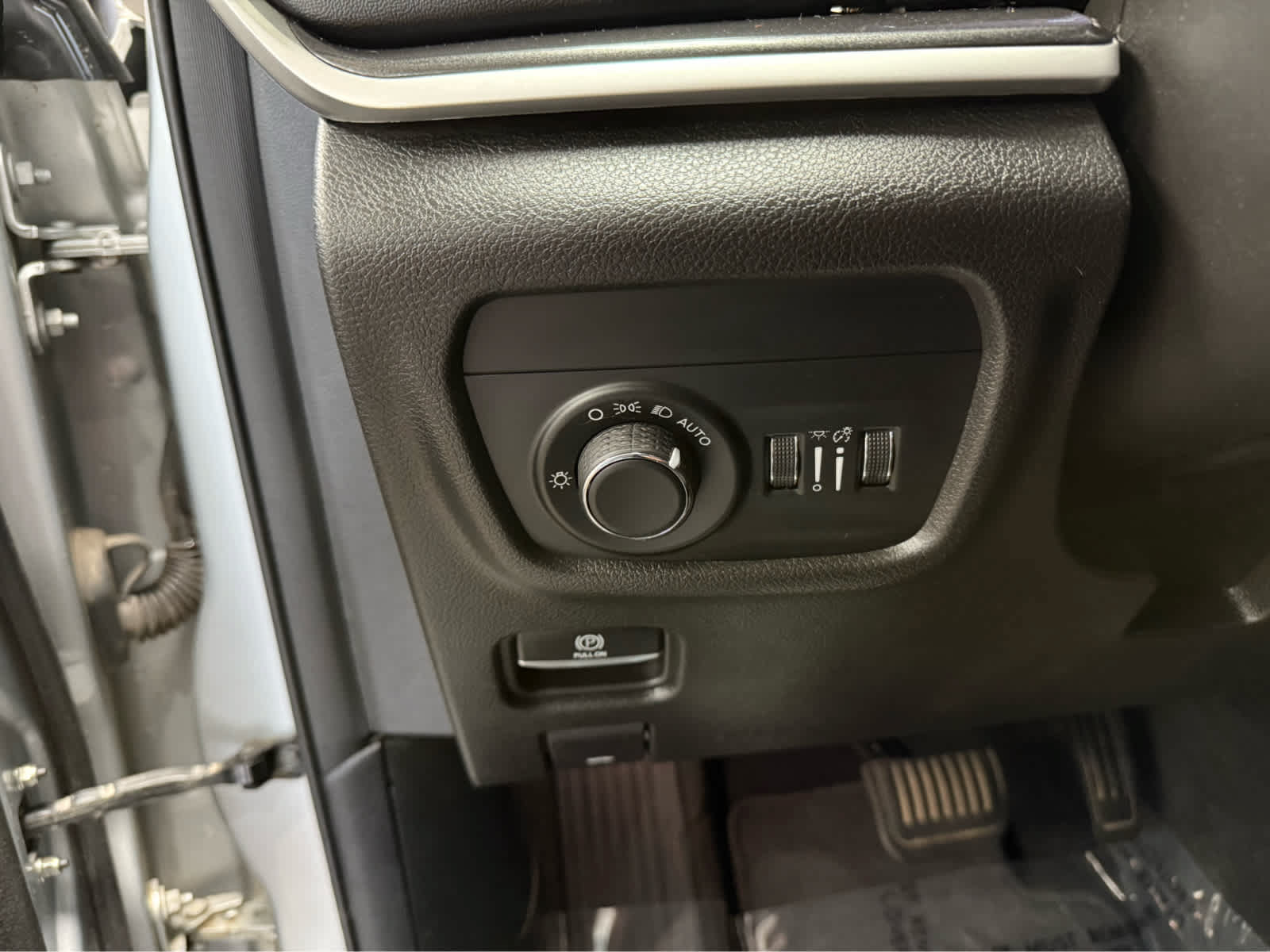 Used 2022 Jeep Grand Cherokee L Laredo w/ Luxury Tech Group I AWD/4WD image 15