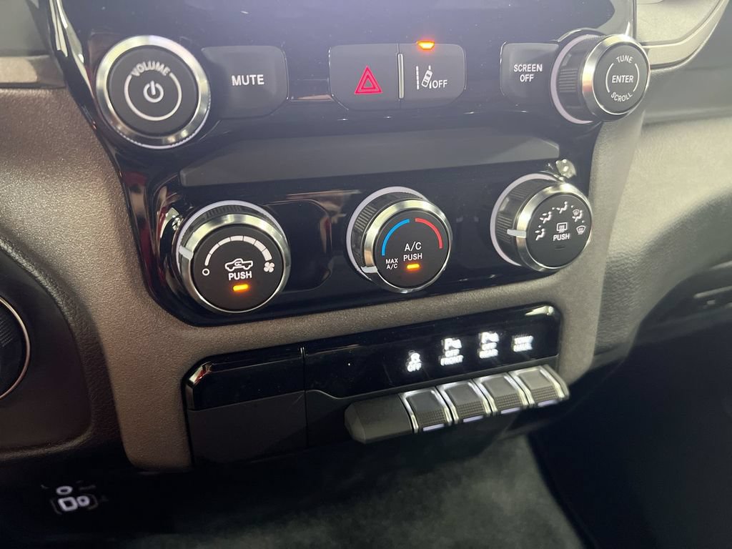 New 2026 RAM 1500 Express AWD/4WD image 16