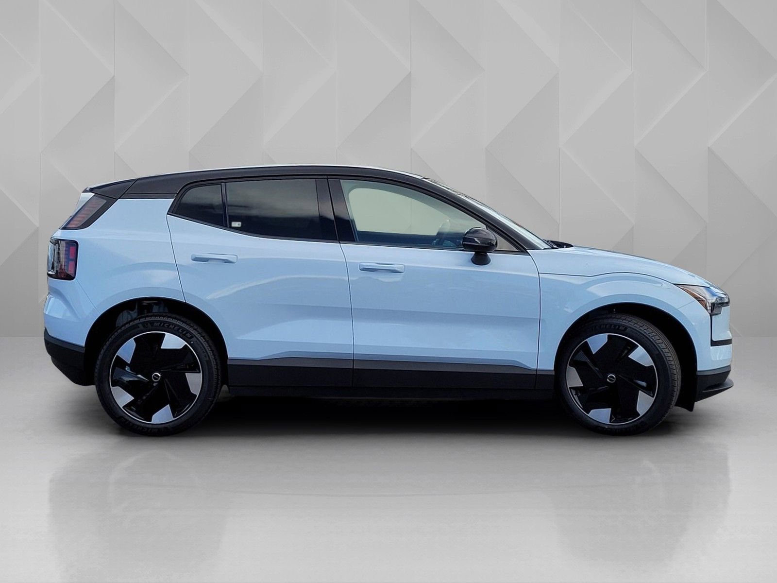 New 2026 Volvo EX30 Plus w/ Protection Package image 7
