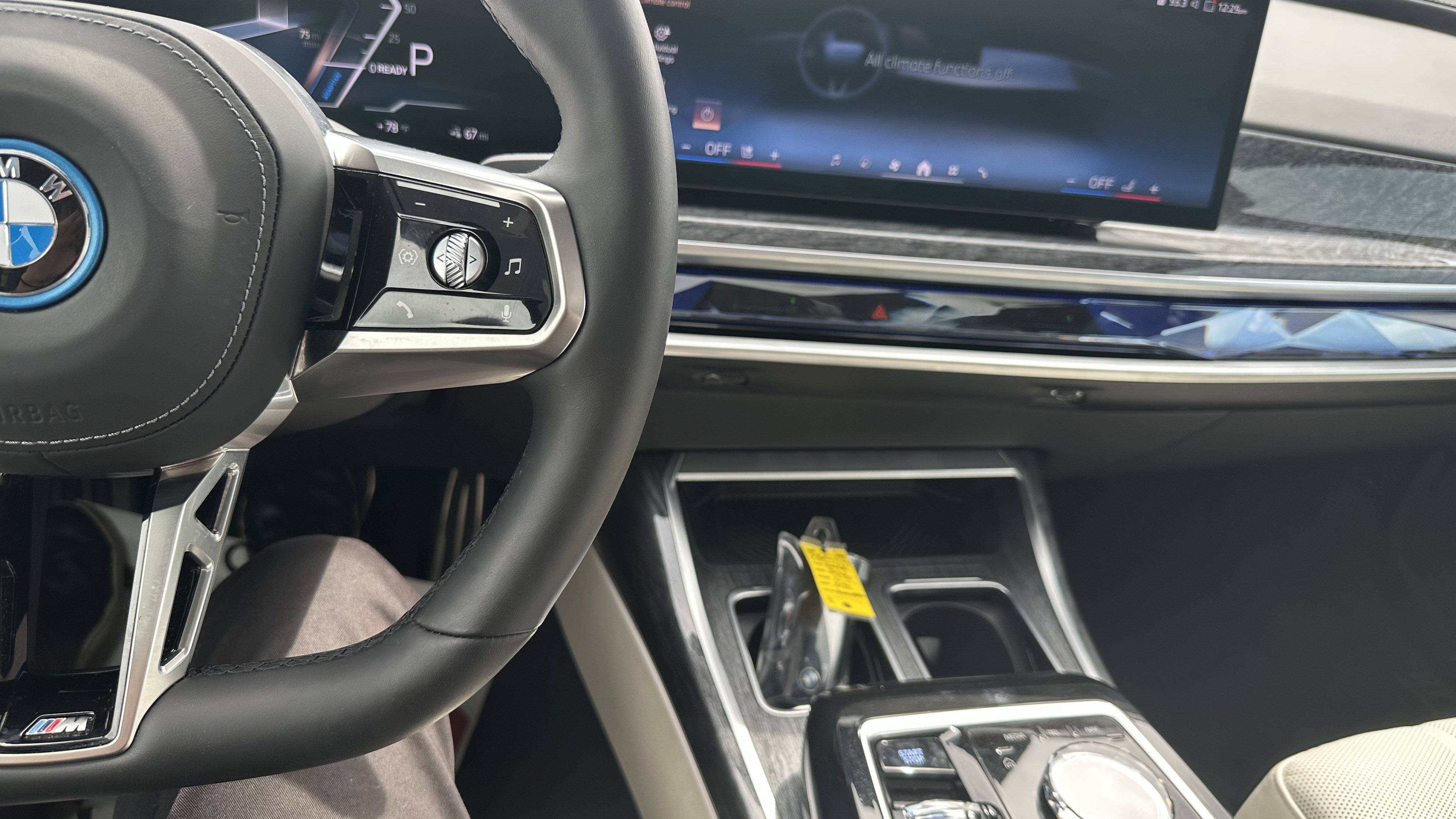 Certified 2025 BMW i7 xDrive60 w/ Premium Package AWD/4WD image 21