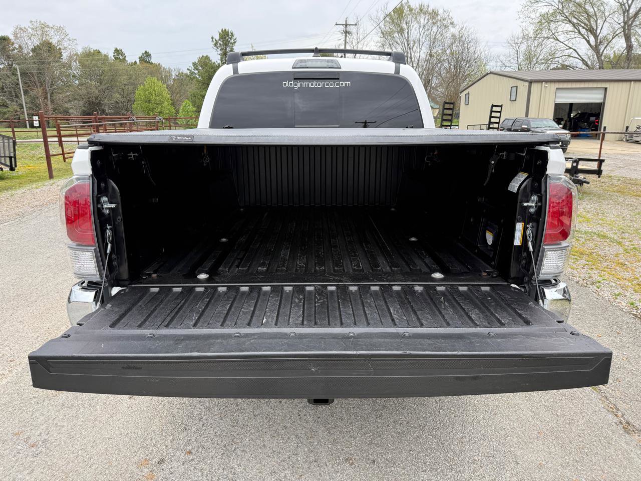 Used 2022 Toyota Tacoma TRD Off-Road AWD/4WD image 5