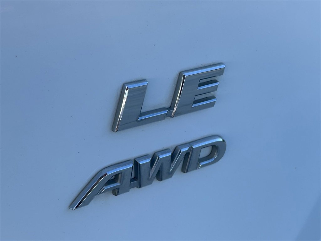 Used 2018 Toyota RAV4 LE image 11