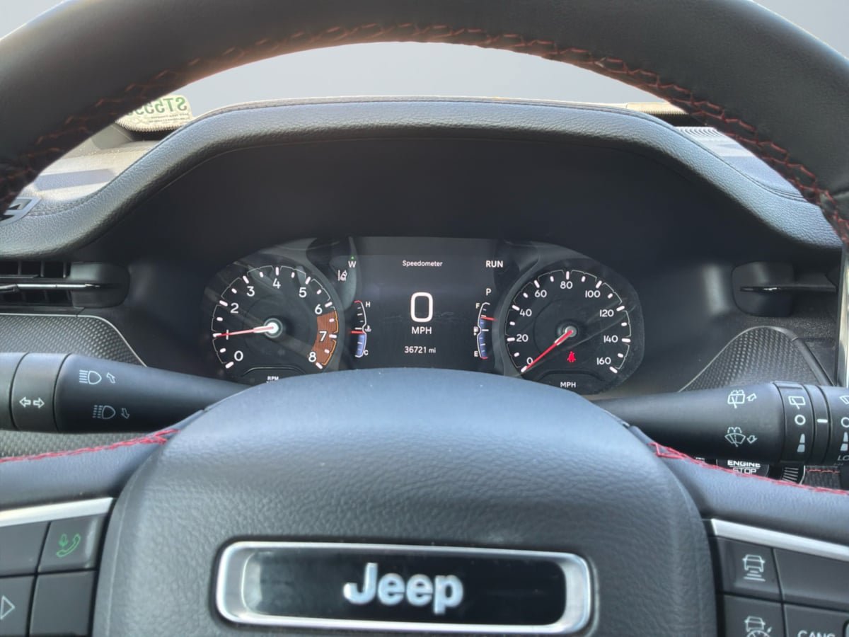 Used 2025 Jeep Compass Trailhawk AWD/4WD image 12