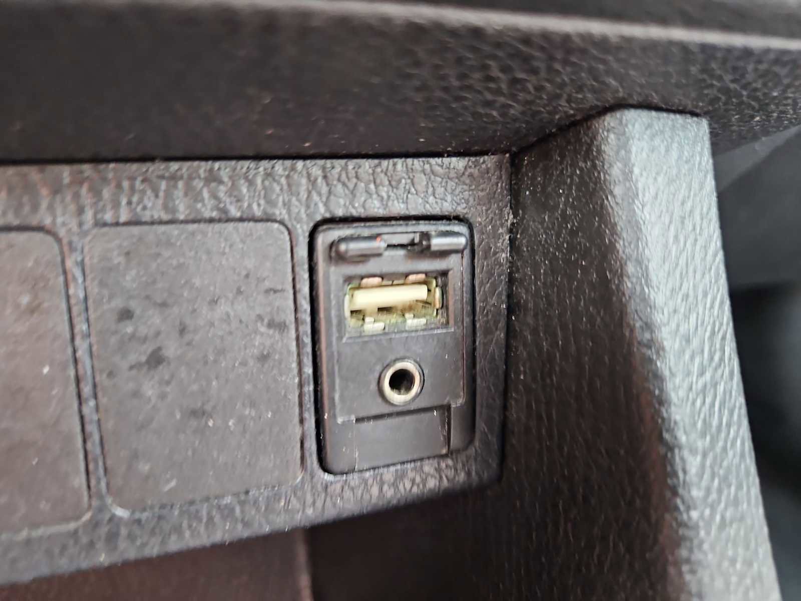 Used 2014 Toyota Corolla LE image 29