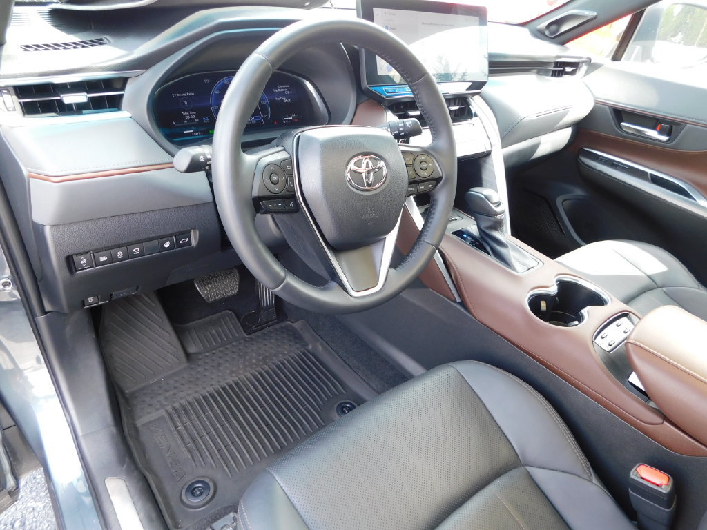 Used 2023 Toyota Venza Limited AWD/4WD image 15