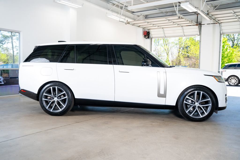 Used 2024 Land Rover Range Rover Long Wheelbase SE image 5