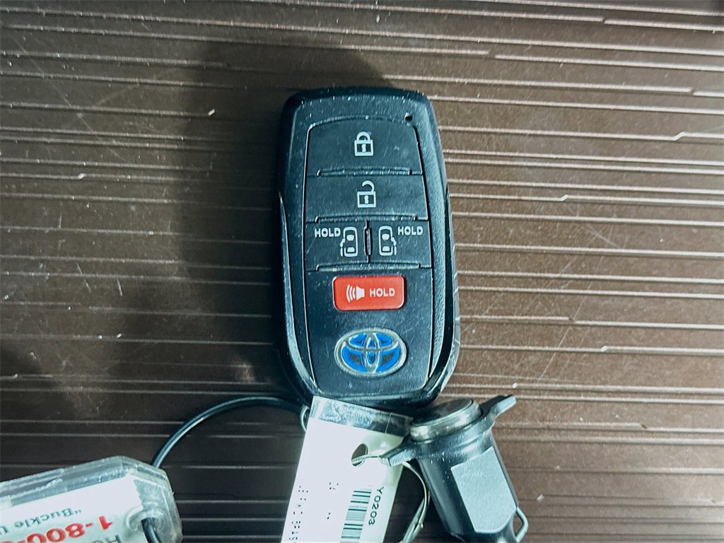 Used 2024 Toyota Sienna LE image 35