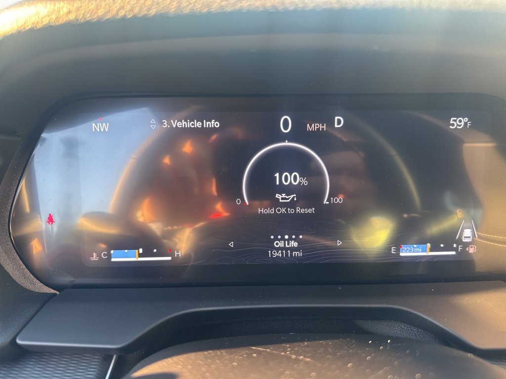 Certified 2024 Jeep Grand Cherokee Laredo w/ Luxury Tech Group I image 18