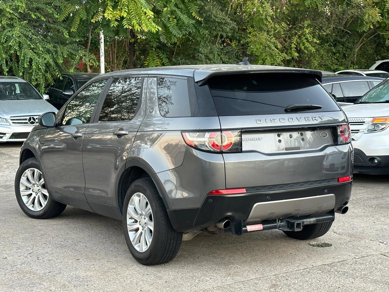 Used 2016 Land Rover Discovery Sport SE image 3