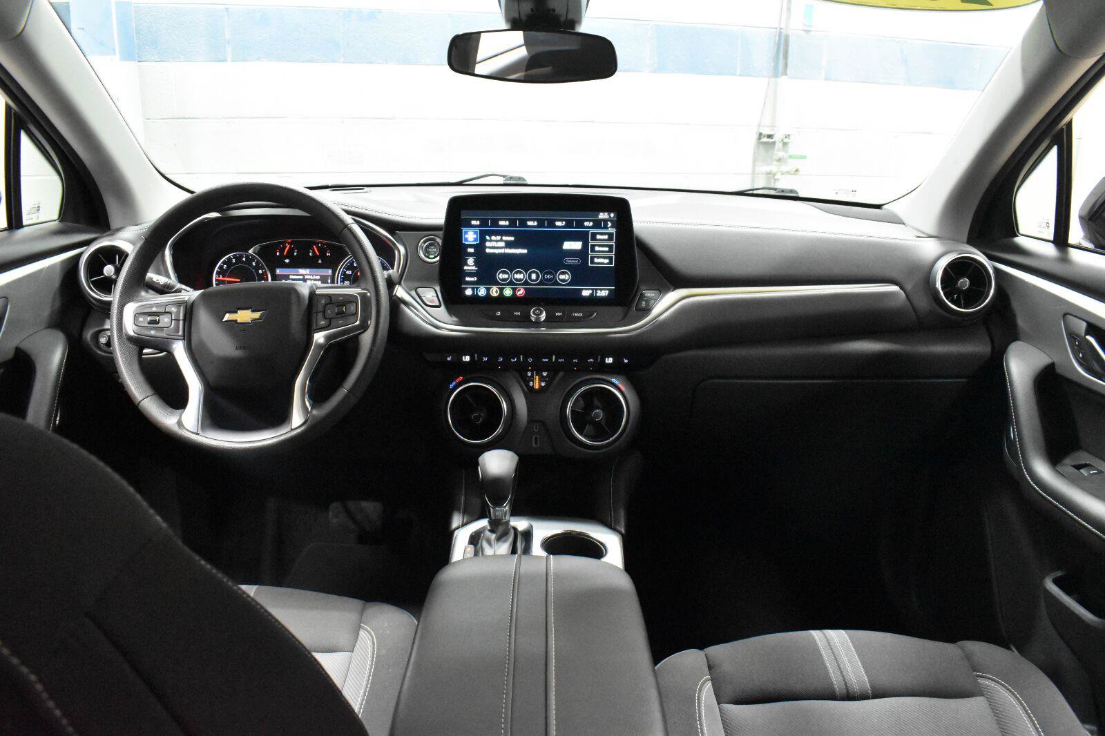Used 2025 Chevrolet Blazer LT FWD image 5