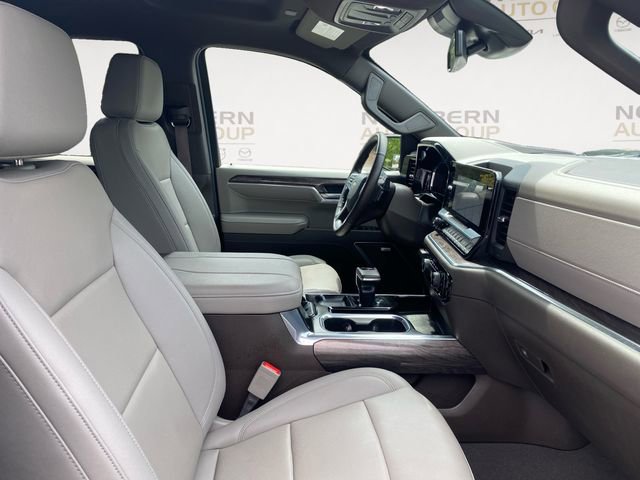 Used 2025 Chevrolet Silverado 1500 LTZ AWD/4WD image 15