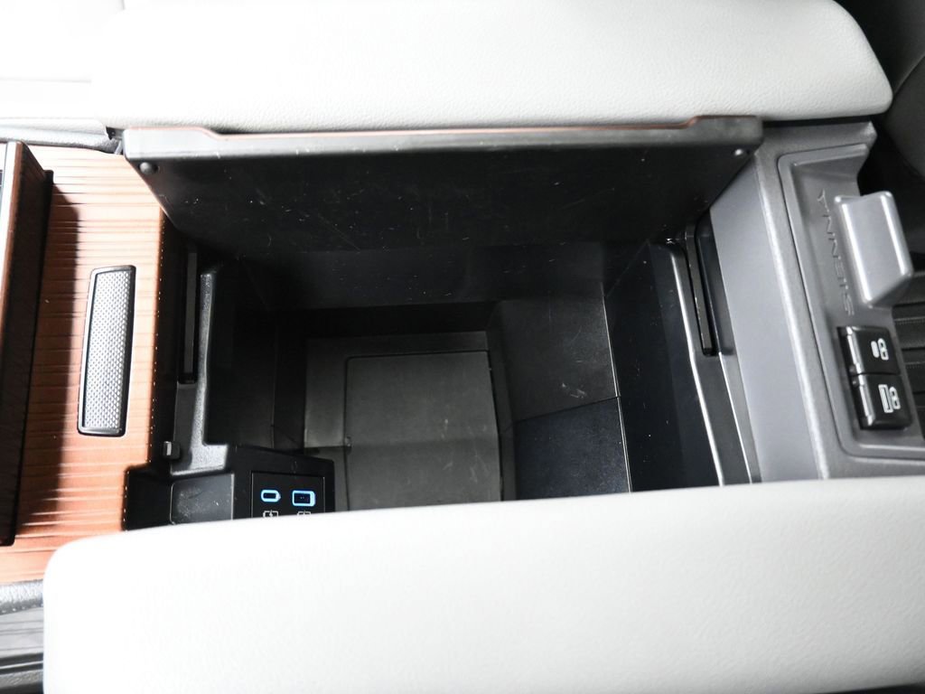 Used 2021 Toyota Sienna XLE w/ XLE Plus Package image 26