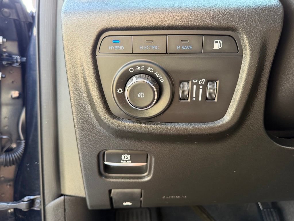 Used 2023 Jeep Grand Cherokee Summit w/ Luxury Tech Group V AWD/4WD image 30
