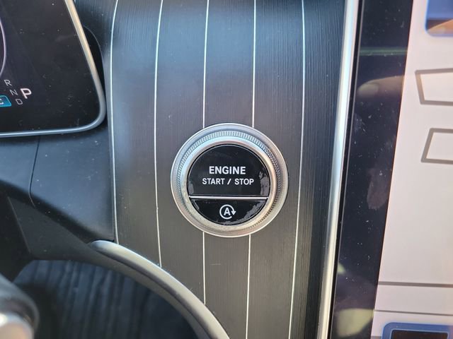 Used 2024 Mercedes-Benz GLC 300 4MATIC image 24