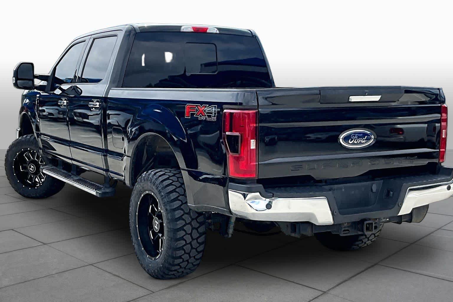 Used 2017 Ford F250 XLT w/ XLT Premium Package AWD/4WD image 11