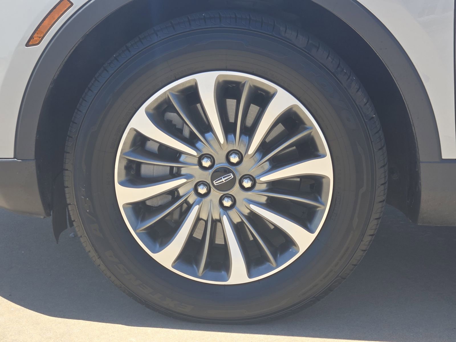 Used 2022 Lincoln Nautilus FWD w/ Premium Package image 14
