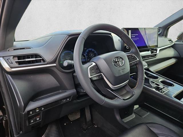 Used 2025 Toyota Sienna XLE Woodland Edition AWD/4WD image 10