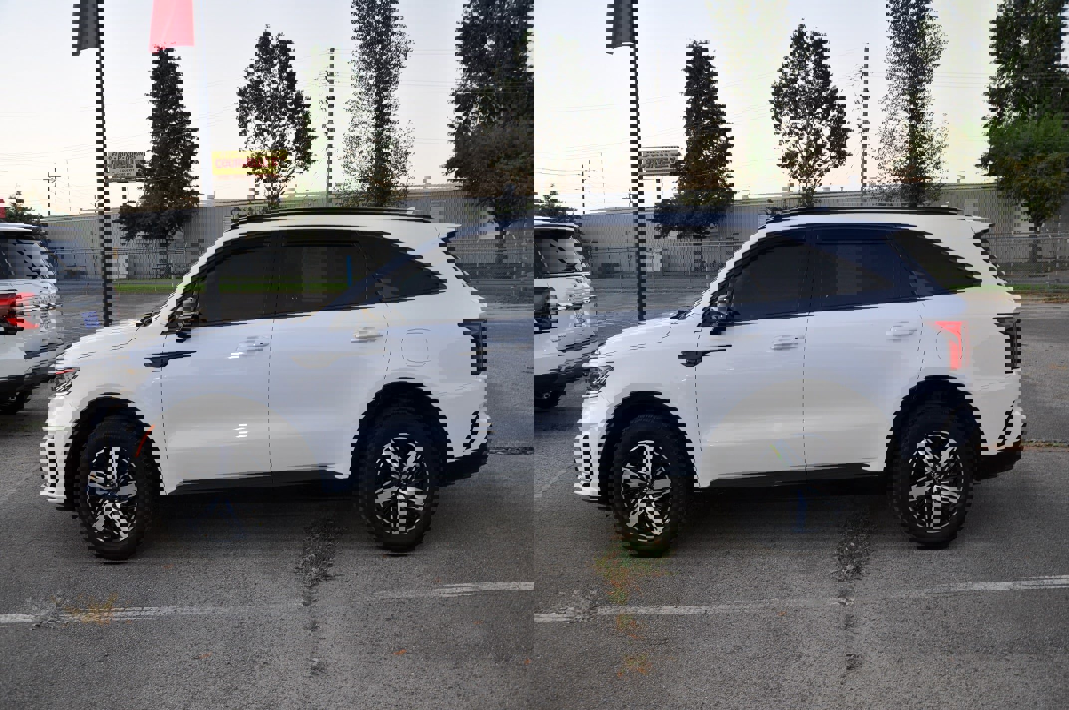 Used 2023 Kia Sorento S w/ Panoramic Sunroof Package image 2