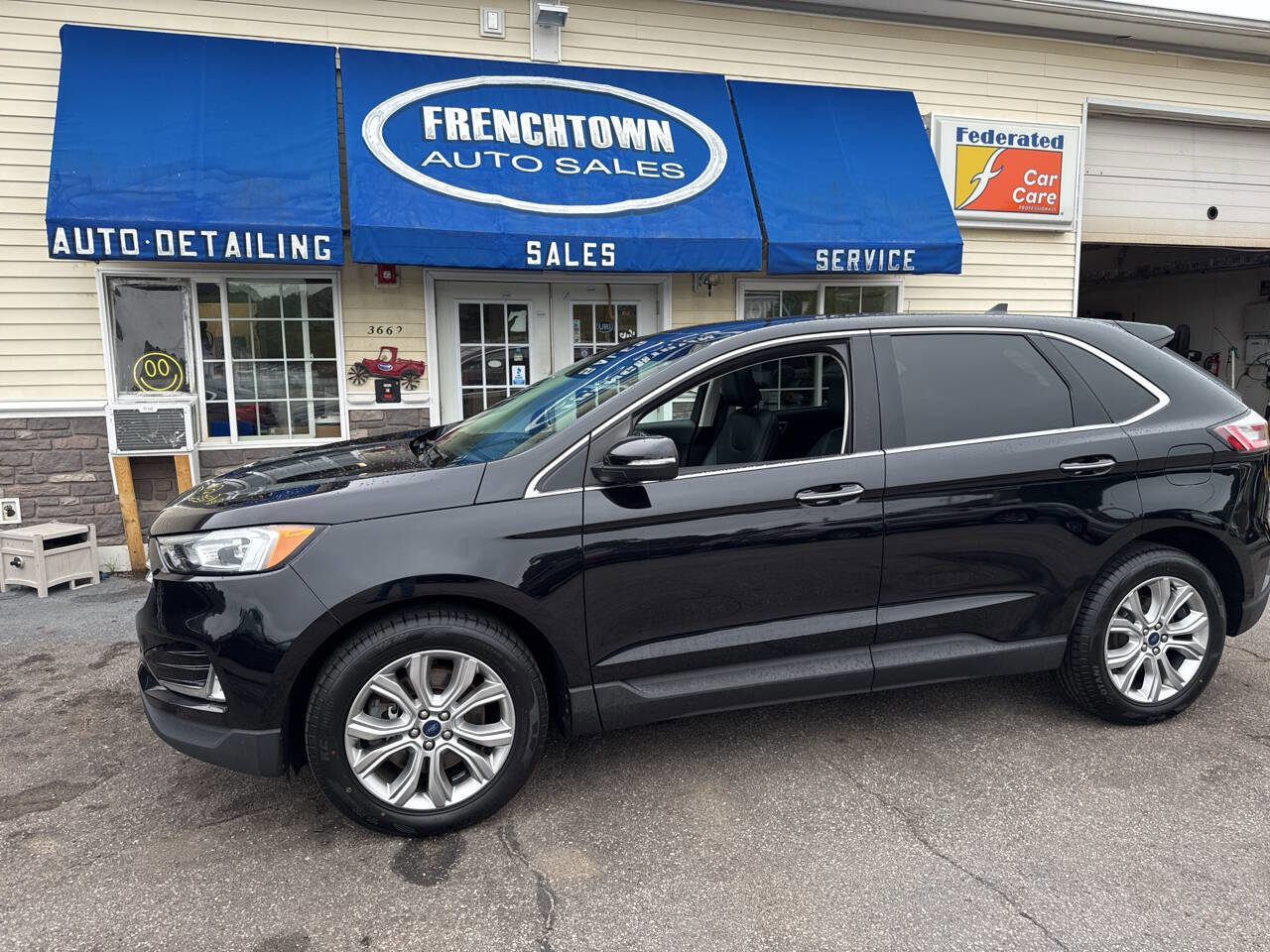 Used 2020 Ford Edge Titanium image 3