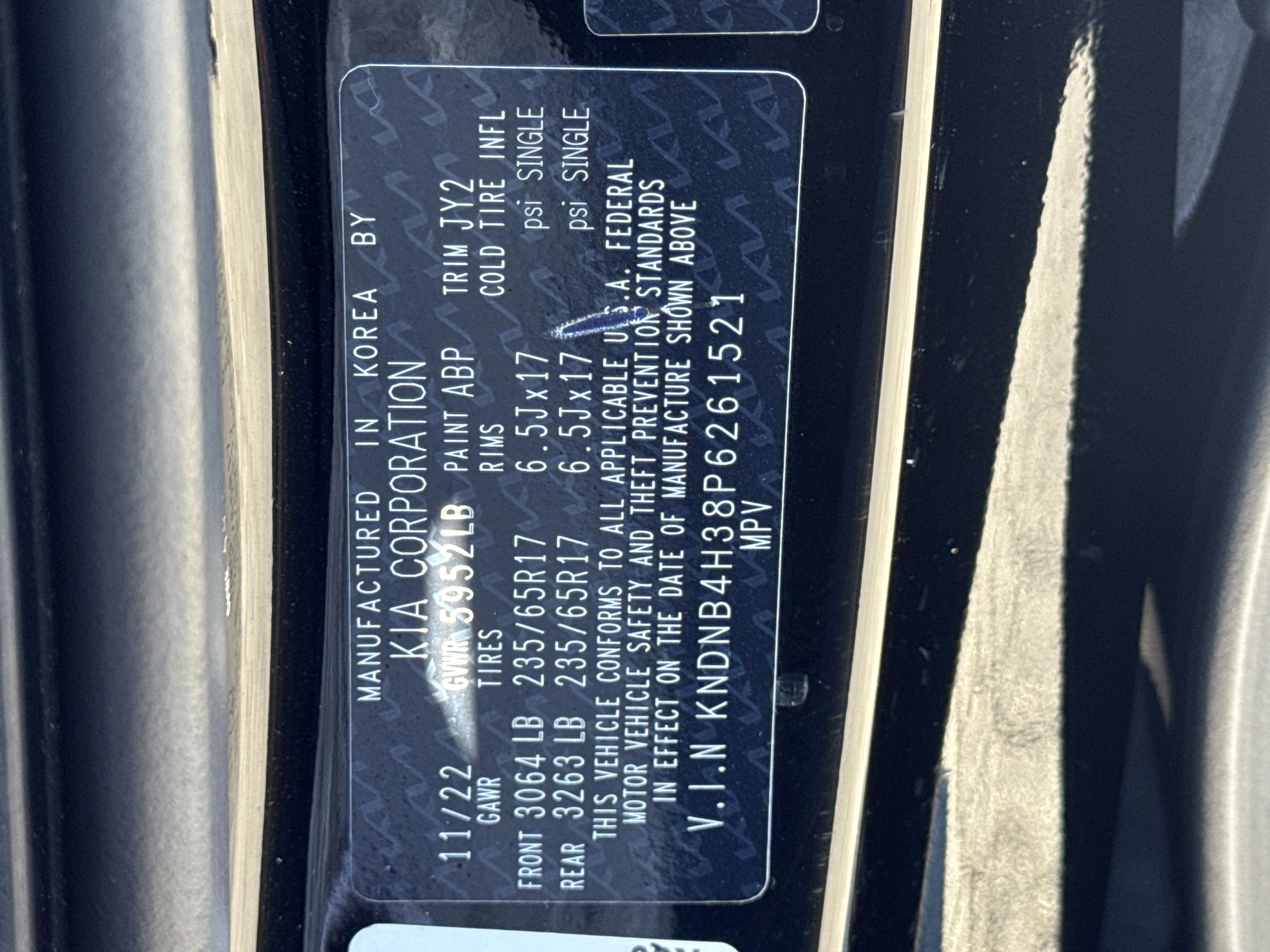 Used 2023 Kia Carnival LX image 32