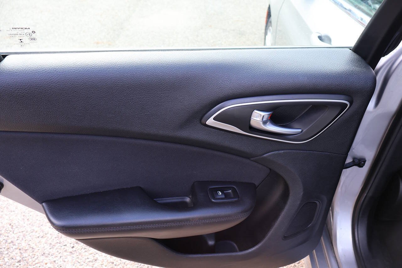 Used 2015 Chrysler 200 Limited w/ Convenience Group FWD image 16