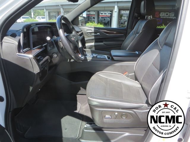 Used 2023 Cadillac Escalade Premium Luxury AWD/4WD image 17