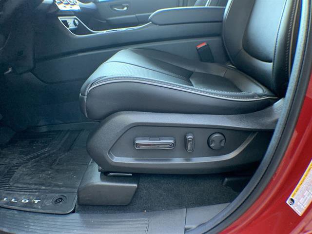 Used 2025 Honda Pilot Elite image 12