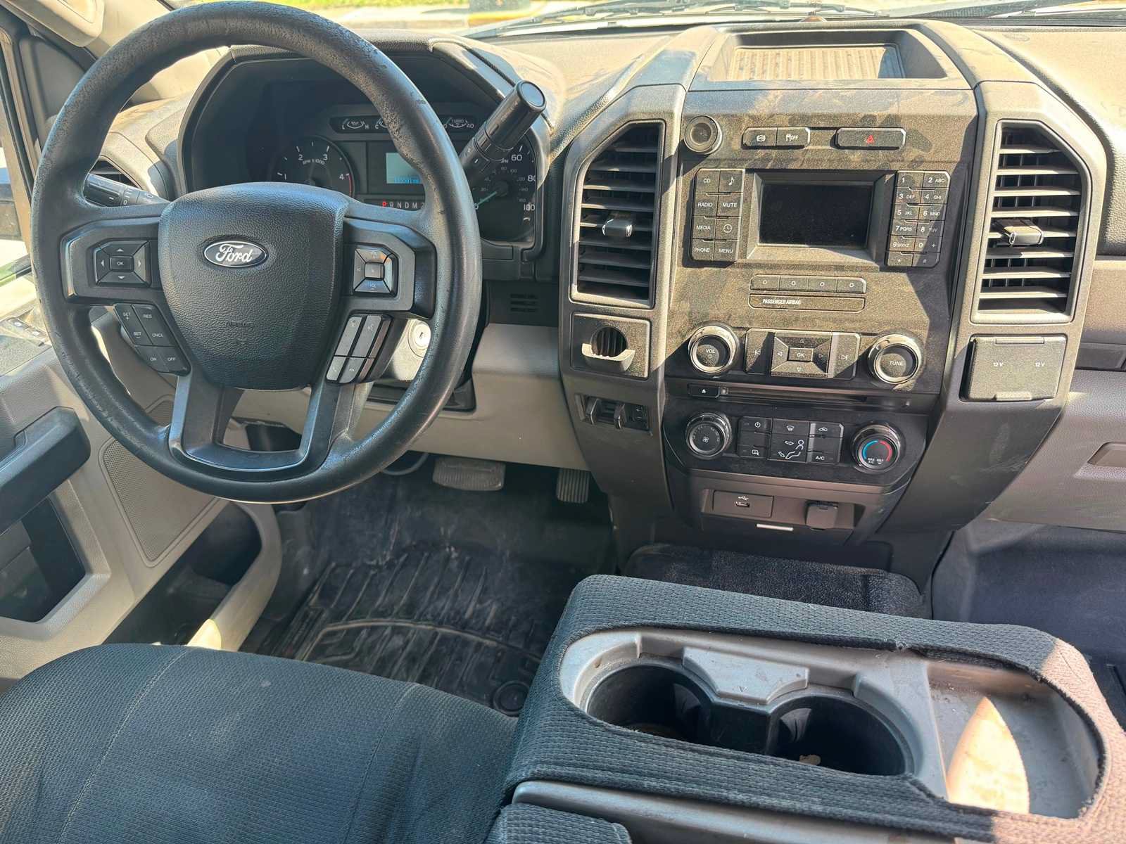 Used 2017 Ford F550 2WD Regular Cab Super Duty image 3