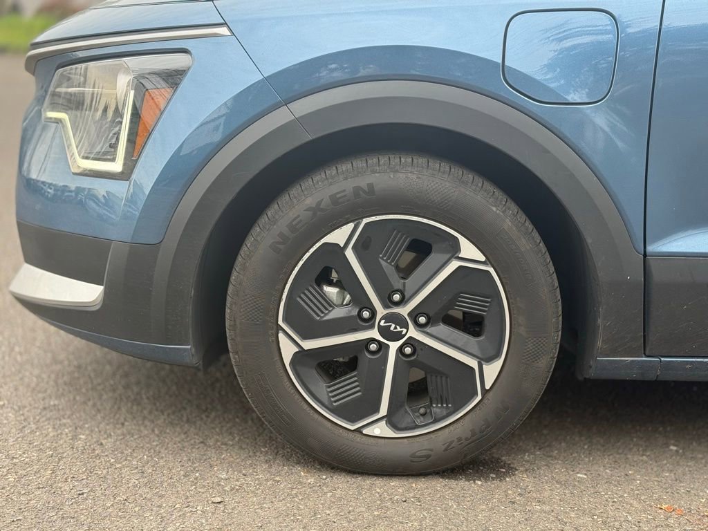 Used 2023 Kia Niro EX w/ EX Cold Weather Package image 9