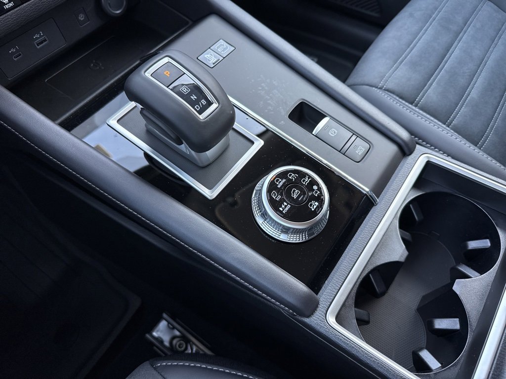 New 2025 Mitsubishi Outlander SE image 18